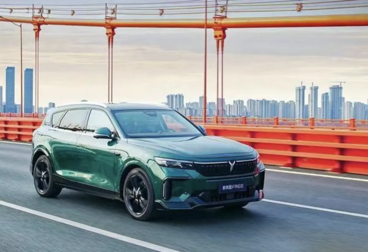 26.69万就能买到一台中大型增程SUV，岚图FREE有什么黑科技？