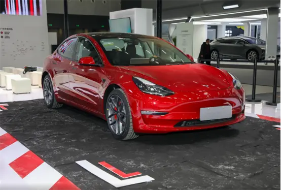 特斯拉Model 3销量下滑严重，大家都在等新款上市和降价吗？