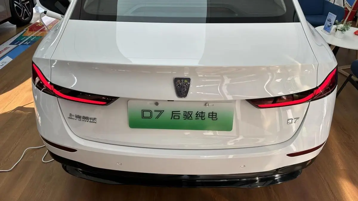 到店实拍荣威d7 Ev，车长4890mm，纯电续航610km，实车如何？ 车评网