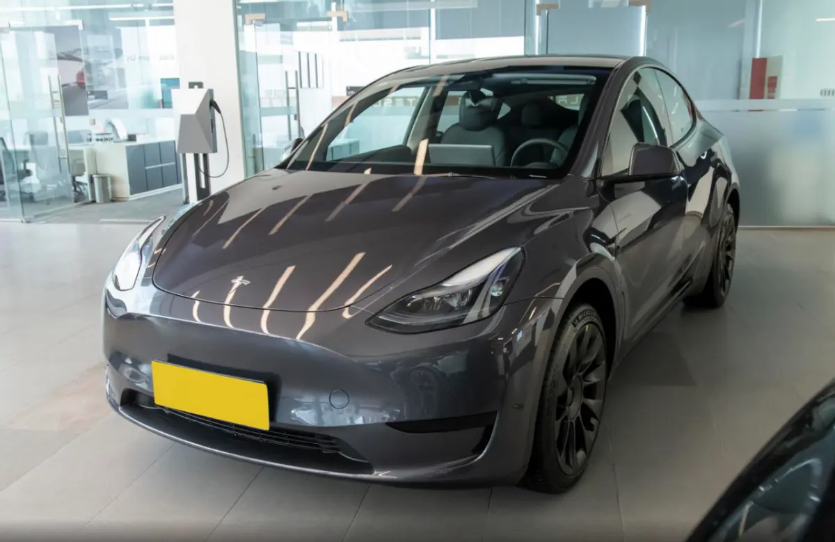 小鹏G9变相降价8000元，对比特斯拉Model Y，优缺点在哪？