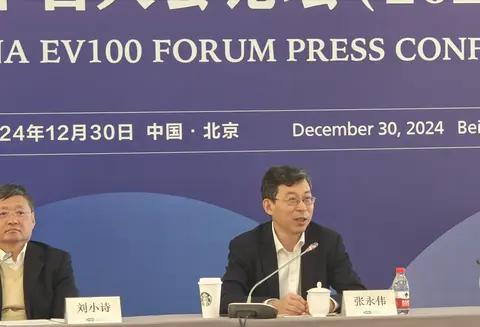 插混与增程式新能源车将占据半壁江山：专家预测2025年市场格局